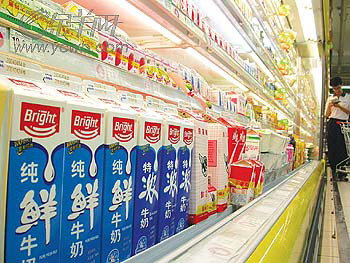 光明承認用庫存奶再生產 律師指此舉構成欺詐(圖)_滾動新聞_財經縱橫_新浪網